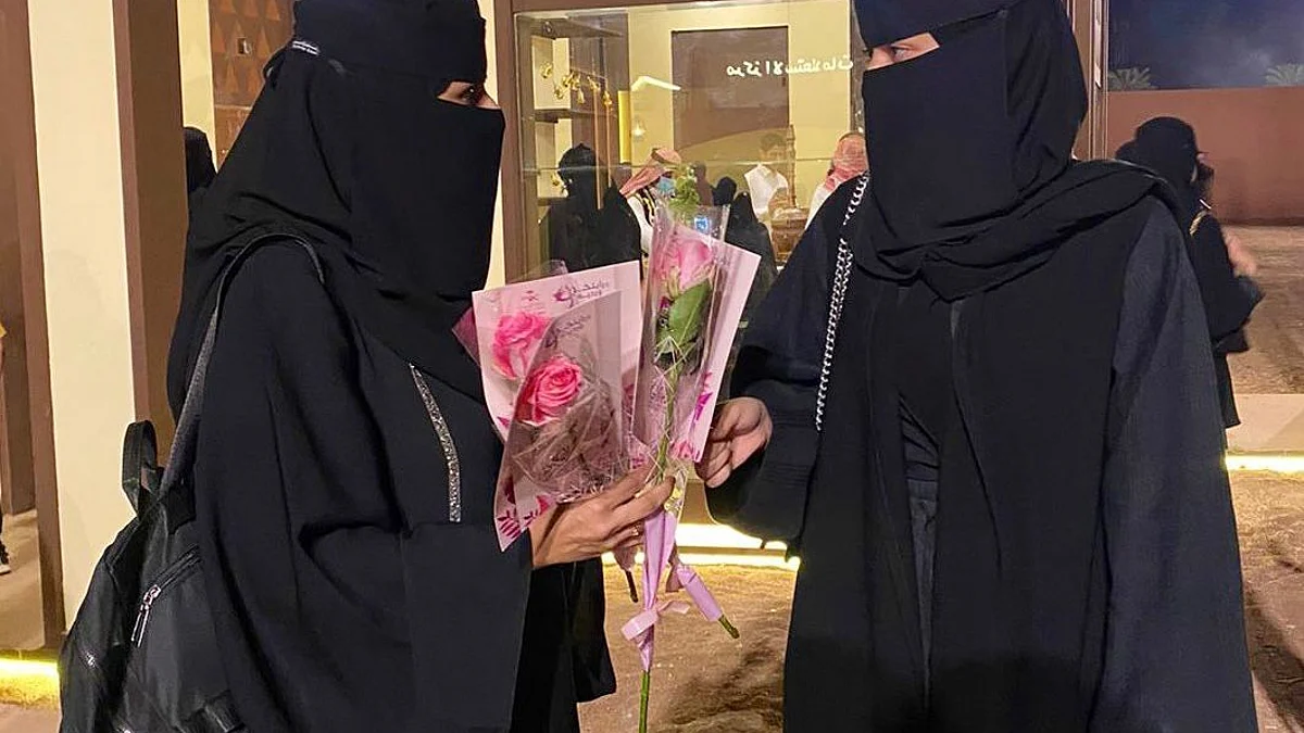 بين مهرجانين وملعب.. حملة الكشف عن سرطان الثدي تتواصل بحائل