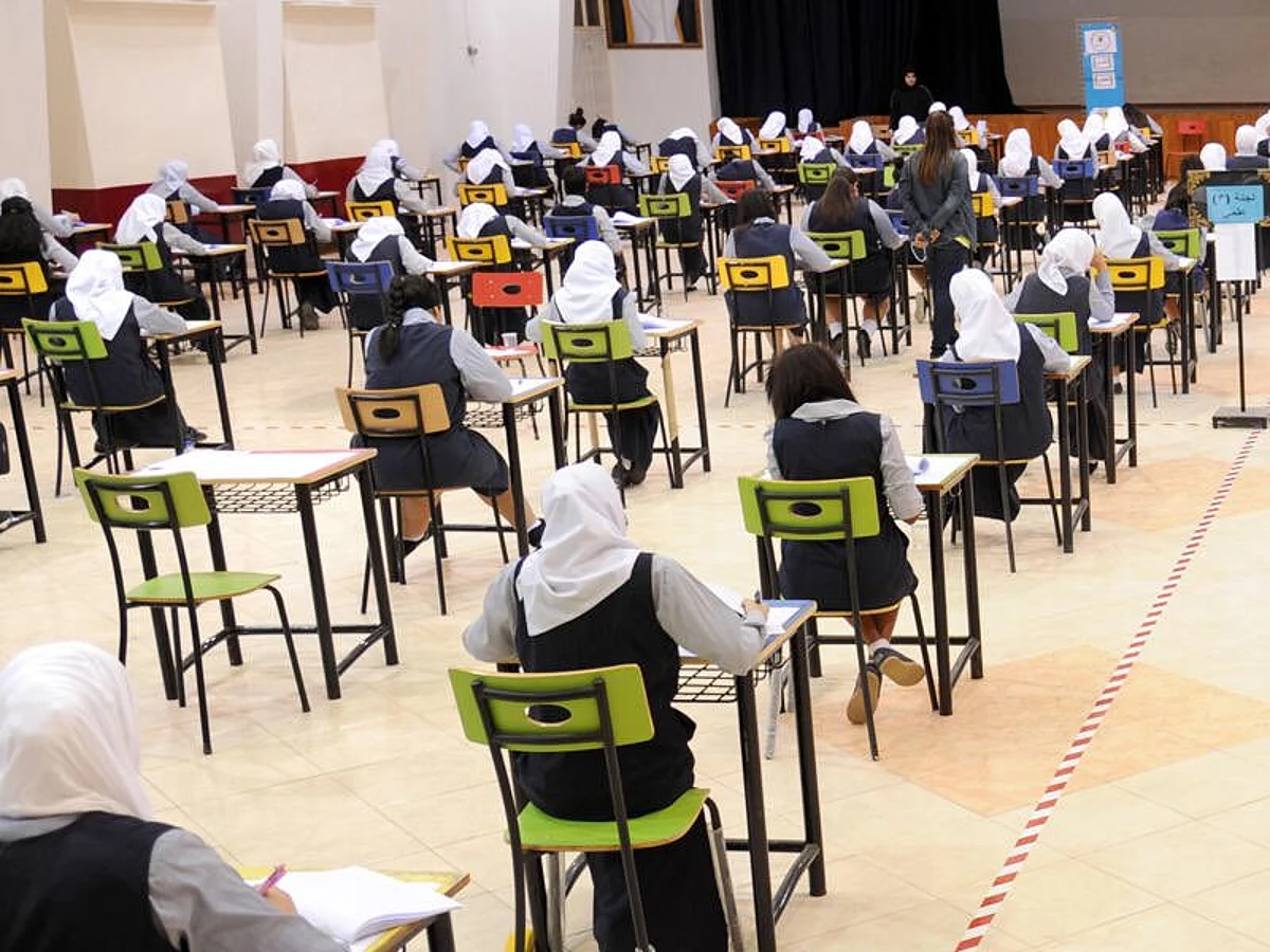 إذا ثَبتت إدانتها سننهي خدماتها فورًا.. التحقيق مع معلمة بسبب ما فعلته مع طالبة بالكويت