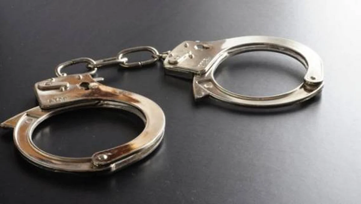 شرطة مكة تُطيح بمواطن نَقَل 20 مخالفًا لنظام أمن الحدود