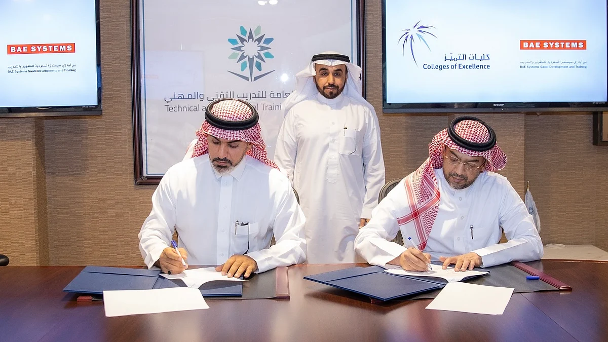أيمن آل عبدالله وعبداللطيف آل الشيخ يوقعان مذكرة التفاهم