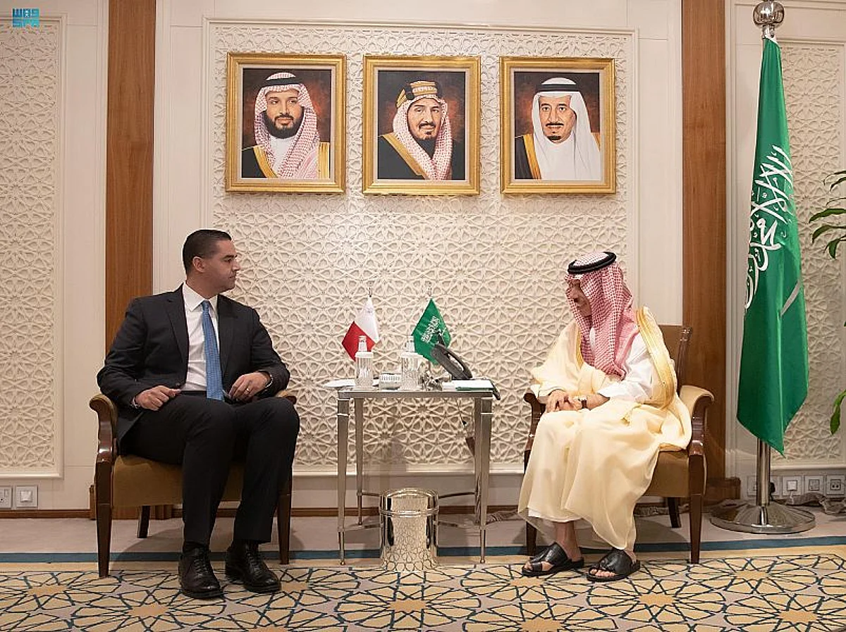 وزير الخارجية يستعرض مع نظيره بمالطا سبل تعزيز العلاقات الثنائية