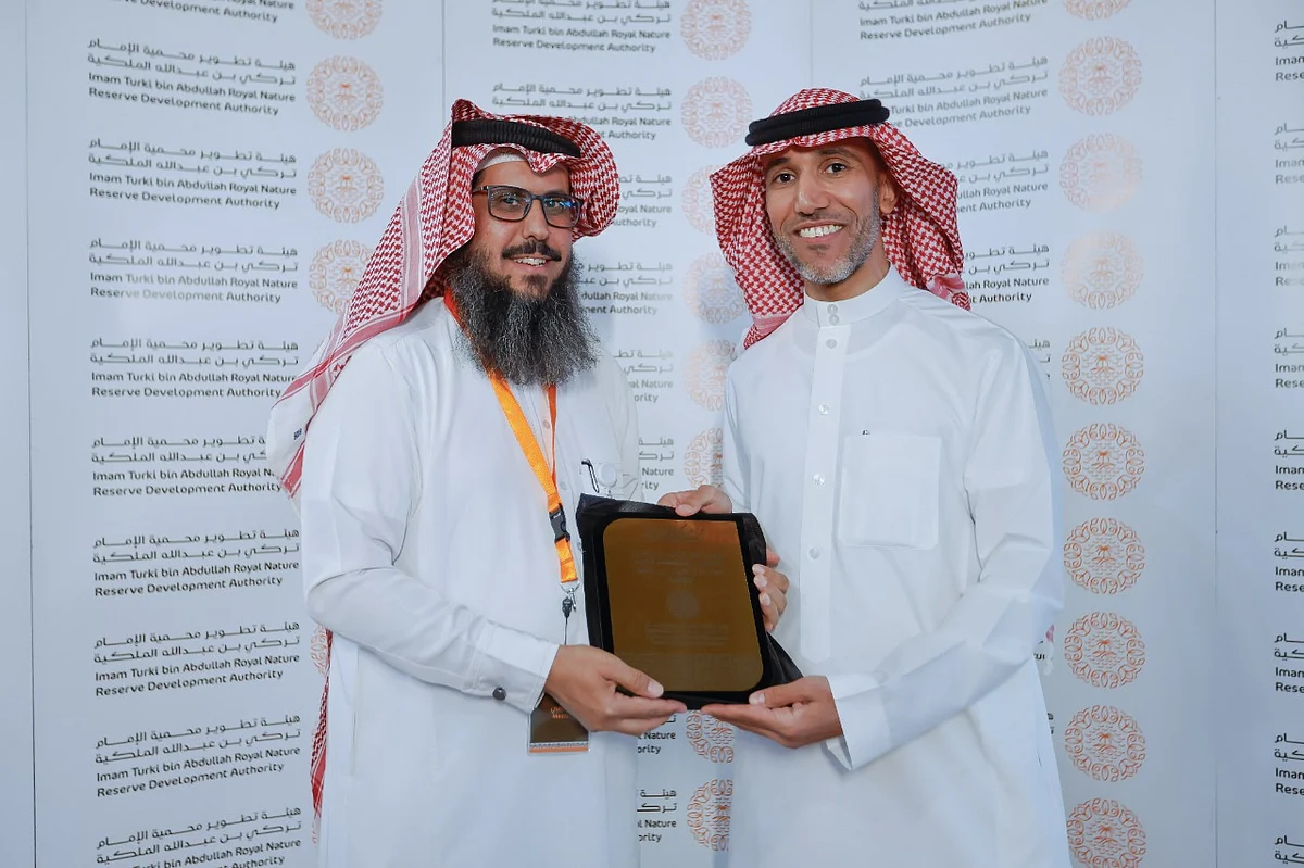 جانب من تكريم المشاركين في مزادل الإبل