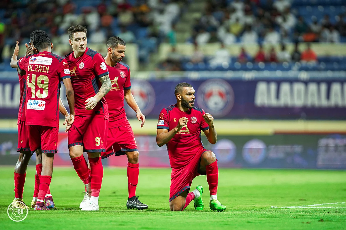 فرحة لاعبي ضمك بالفوز على العدالة