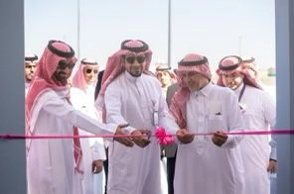"رايتك وردية".. "الشمري" يدشن فعاليات الحملة الوطنية للكشف المبكر عن سرطان الثدي بحائل