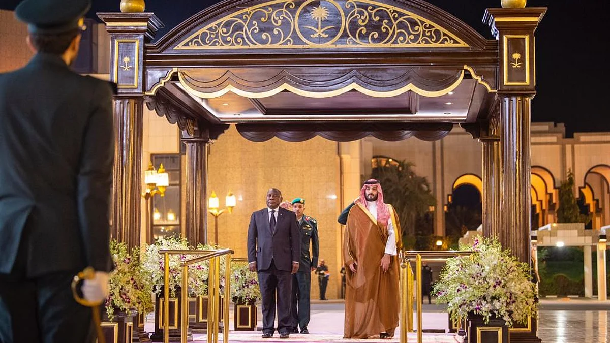 سمو ولي العهد يستقبل رئيس جمهورية جنوب إفريقيا