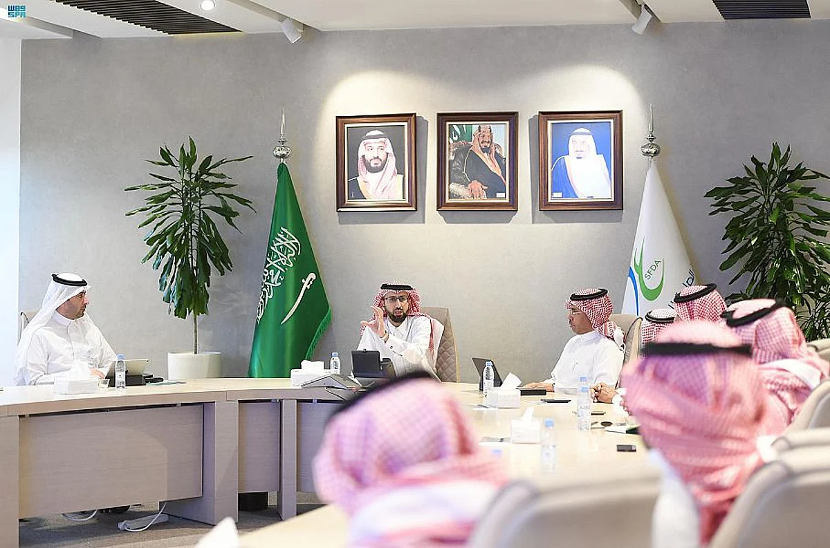 "الغذاء والدواء" ولجنة الصناعات الدوائية تبحثان دعم توفر المنتجات الوطنية