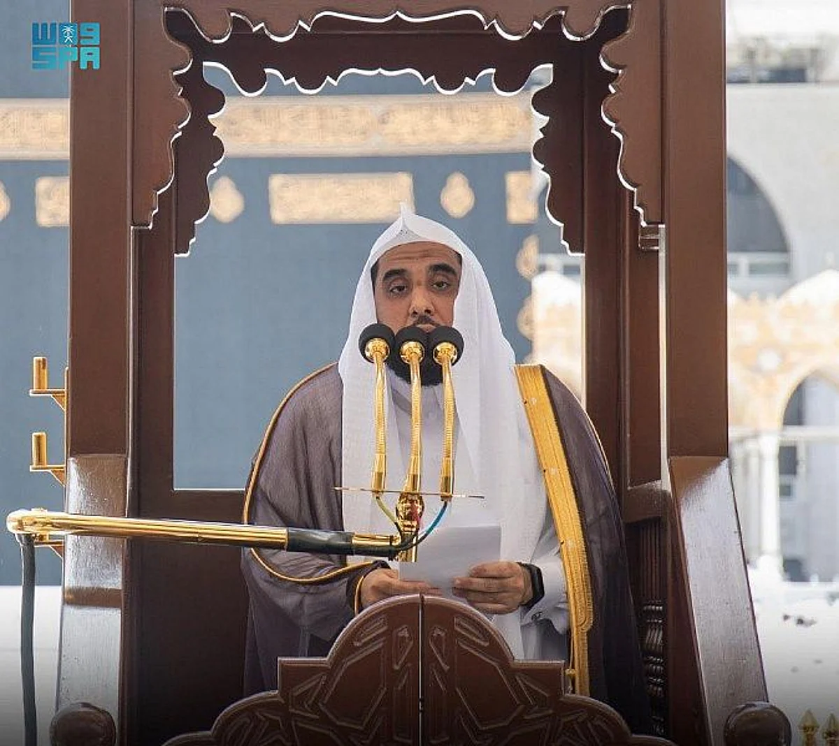 إمام وخطيب المسجد الحرام عبدالله بن عواد الجهني