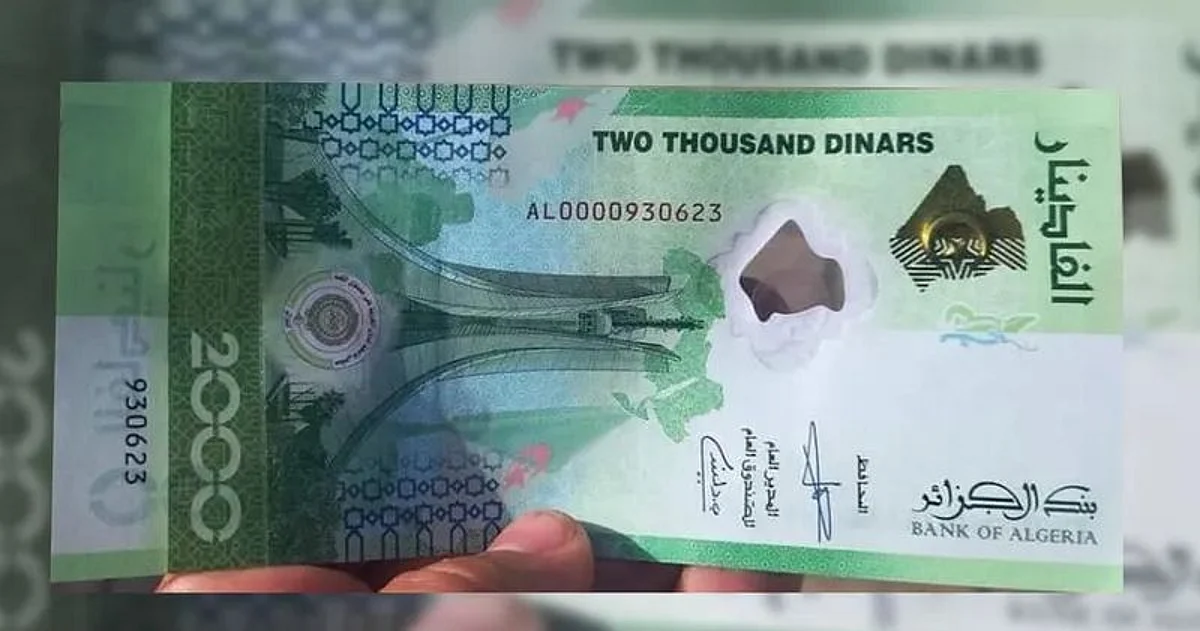 نوايا حسنة للرئيس وفرنسا غاضبة.. ورقة نقدية بالإنجليزية تثير جدلًا بالجزائر!