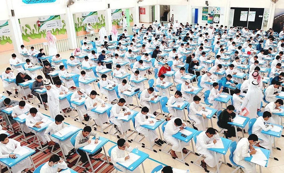 طلاب وطالبات "تعليم جدة" يؤدون اختبارات نهاية الفصل الدراسي الأول
