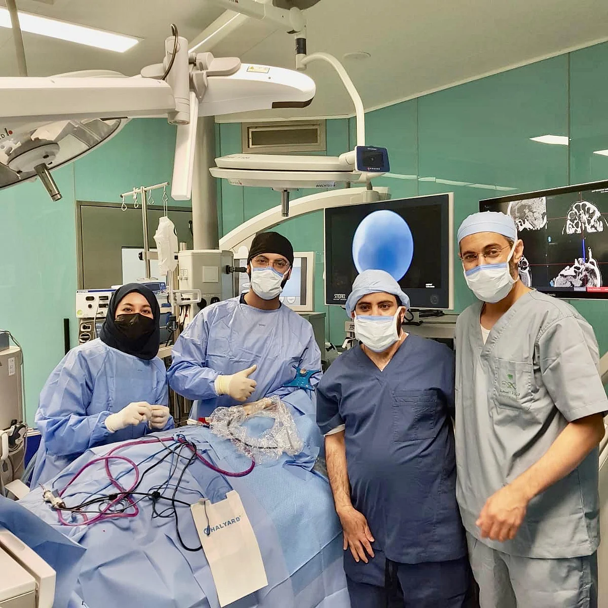 ثُقب بالجمجمة سَرّب سائل الدماغ.. هكذا أنقذت حياة خمسيني في "سلمان الطبية"