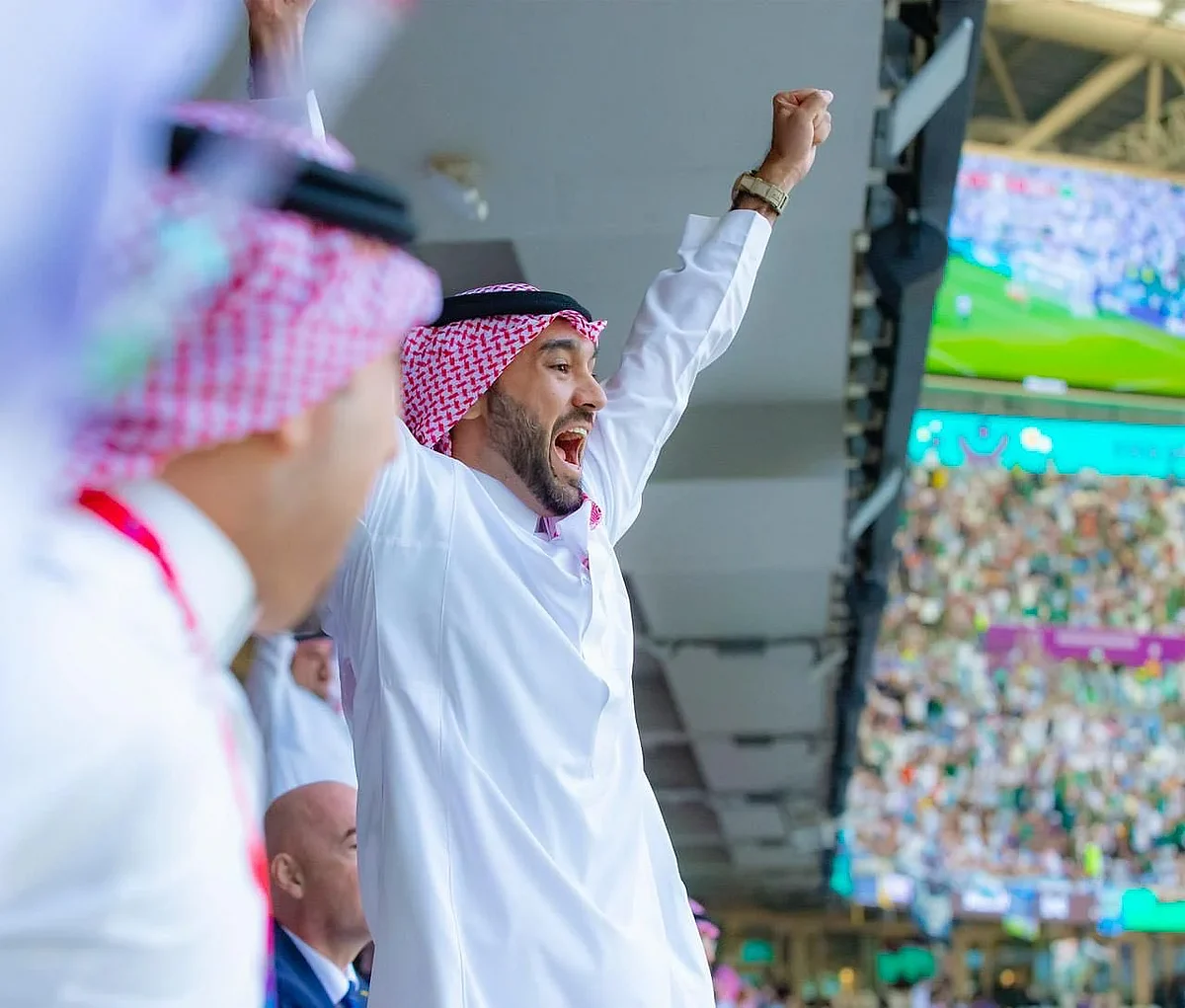 وزير الرياضة "الفيصل" مهنّئًا بانتصار الأخضر التاريخي على الأرجنتين: "مبروك للوطن والقيادة.. أداء متميز وفوز تاريخي"