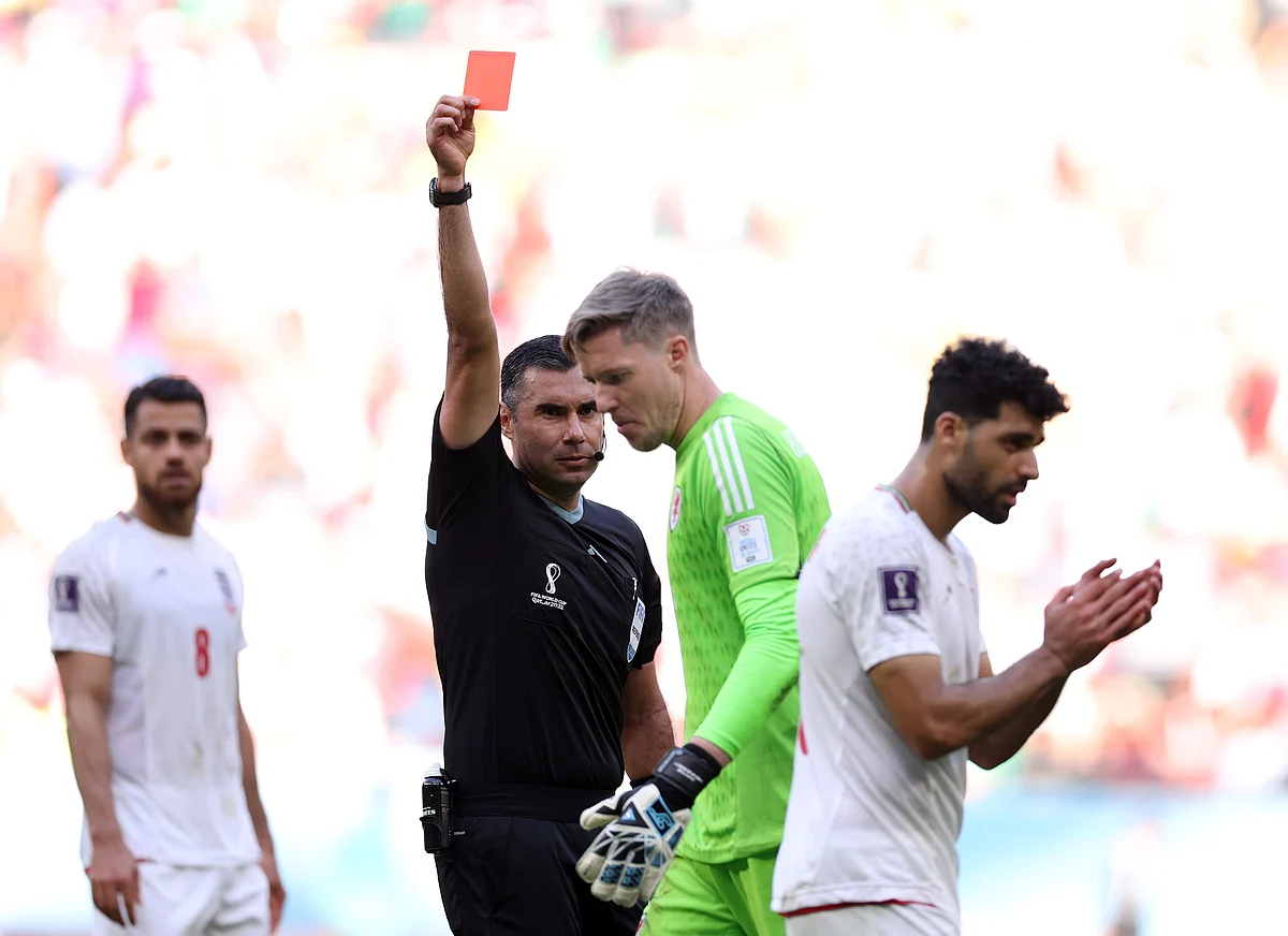 واين هينيسي يتلقى أول بطاقة حمراء بمونديال قطر.. وثالث بطاقة لحارس مرمى في كأس العالم