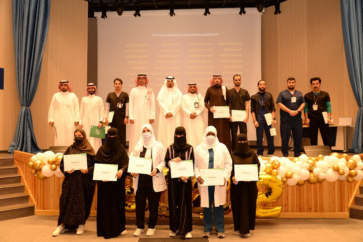 تخريج 208 من الدفعة الثانية لبرنامج تأهيل التمريض في الرعاية الحرجة بالطائف