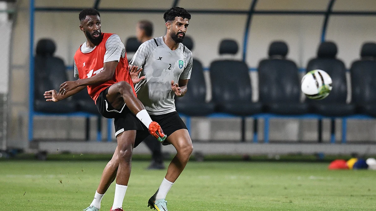 جانب من تدريبات لاعبي الأهلي