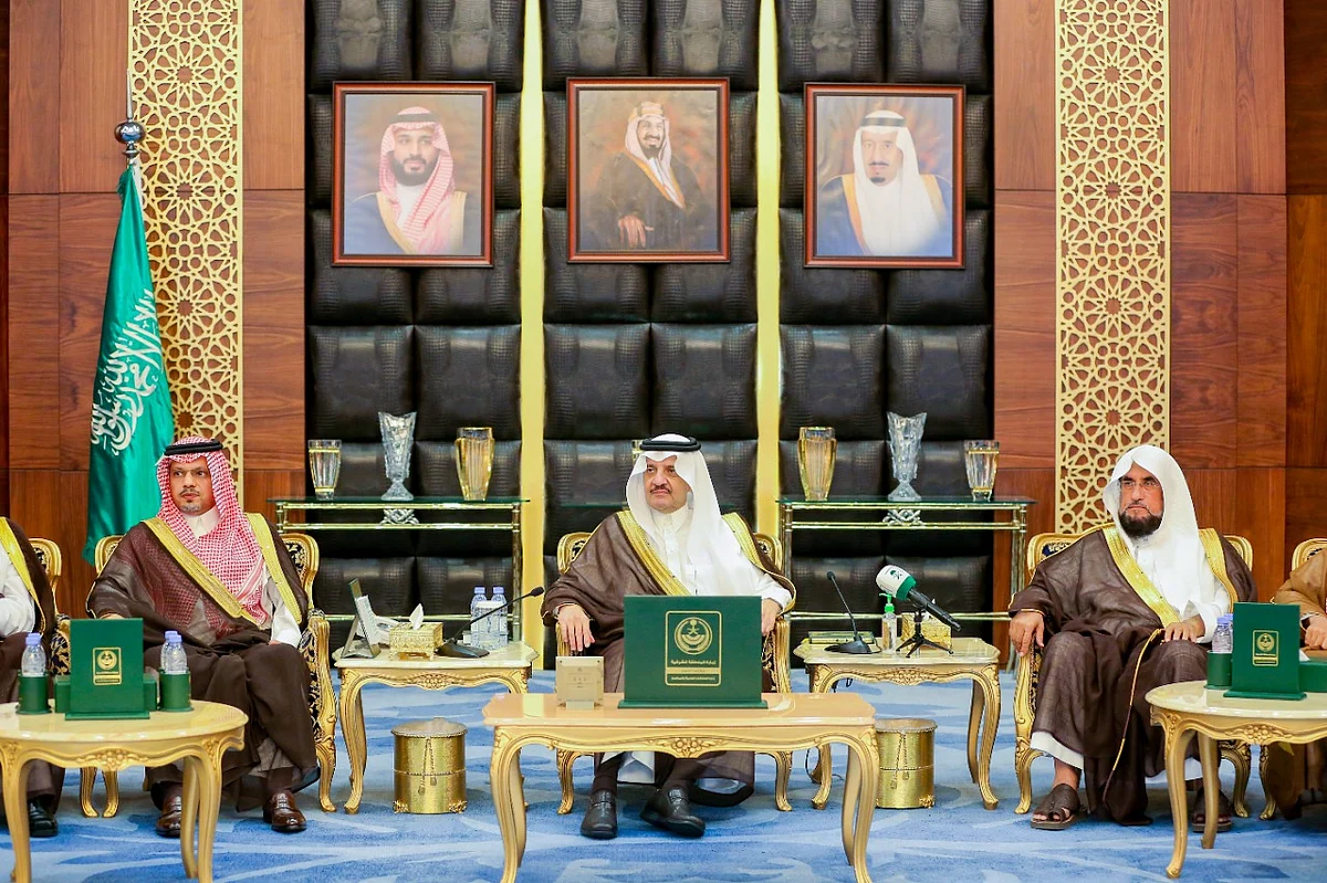 "ازدحامات مؤقتة تستدعي الصبر".. أمير الشرقية: شبكة الطرق رافد من روافد الاقتصاد الوطني