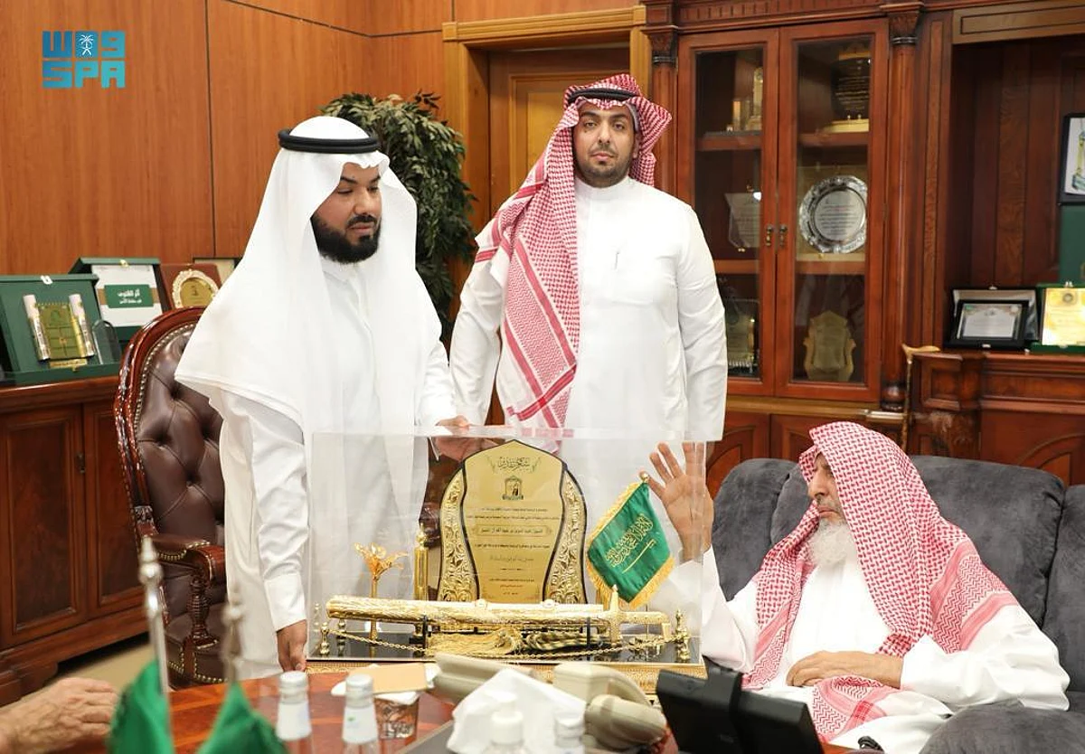المفتي العام ونائبه يتسلمان التقرير الختامي لمبادرة "أخذ الفتوى من مصادرها المعتمدة"