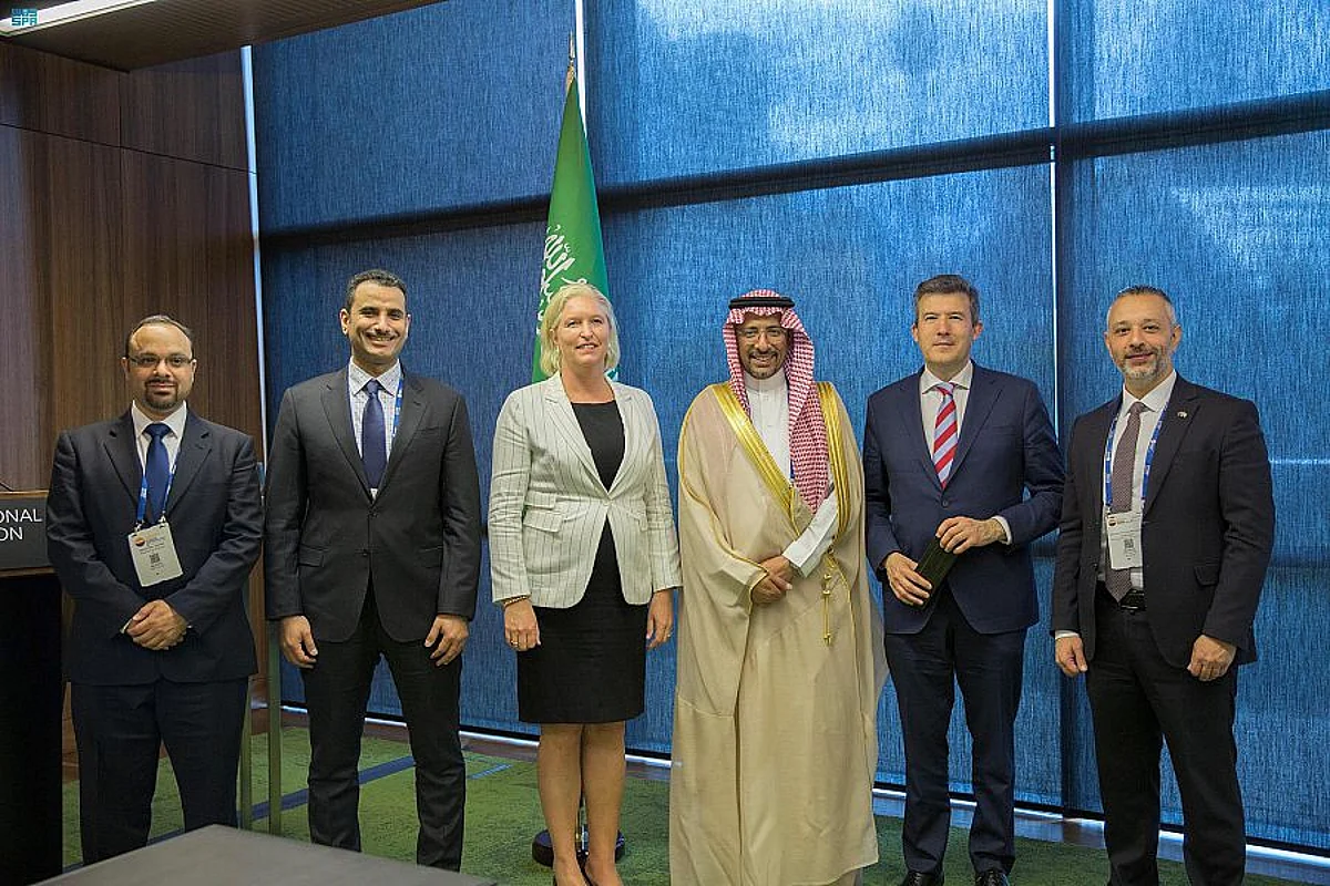 وزير الصناعة يلتقي نظيره الأسترالي ويناقش سبل التعاون المشترك