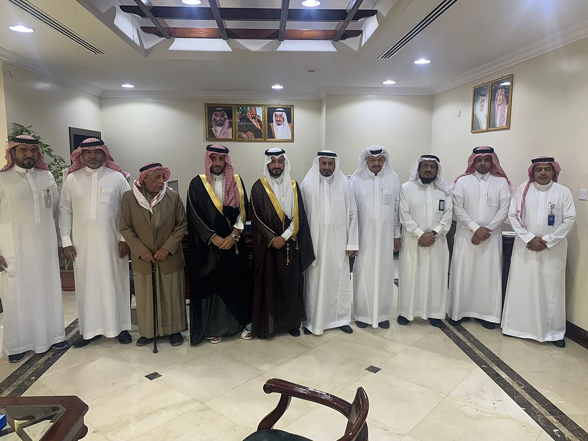 محافظ بقيق يرأس الاجتماع التنسيقي لمبادرة "كِرام" لعلاج الأيتام مجانًا