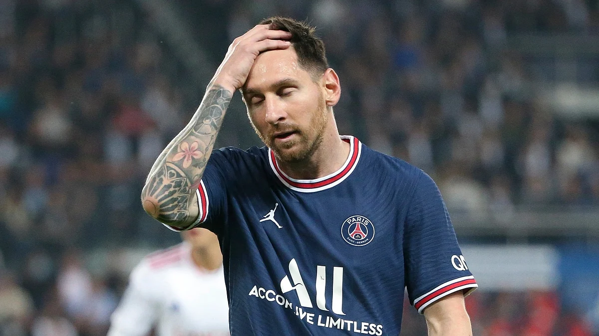 ليونيل ميسي لاعب نادي باريس سان جيرمان الفرنسي