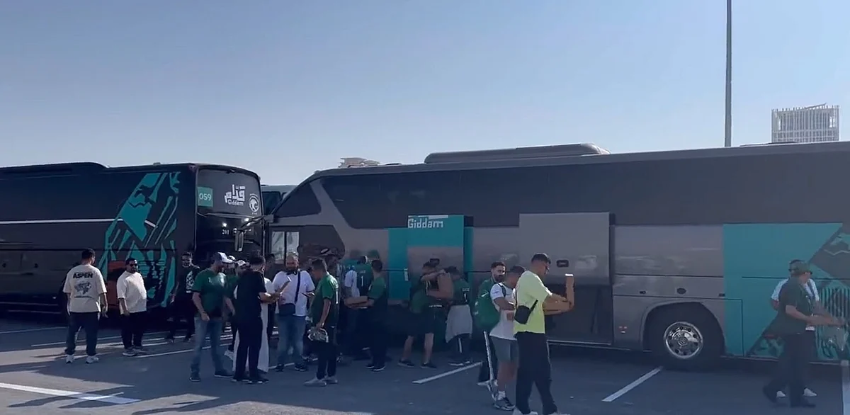 وصول الجماهير السعودية إلى منطقة لوسيل