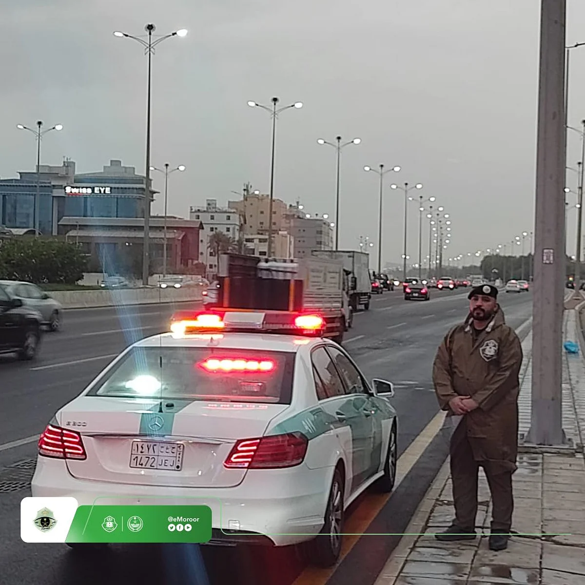 جهود رجال المرور بمحافظة جدة أثناء هطول الأمطار