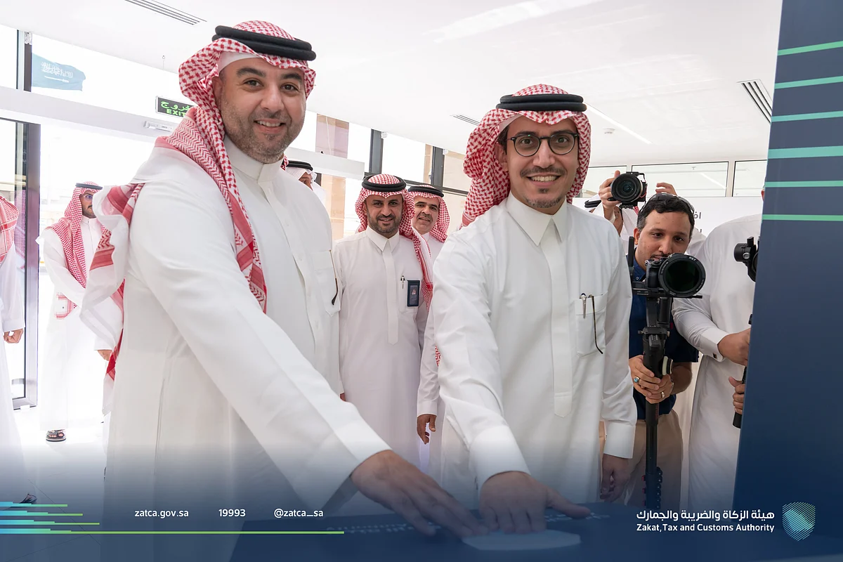افتتاح الصالات الشاملة بجمارك مطار الملك فهد وميناء الملك عبدالعزيز وجسر الملك فهد