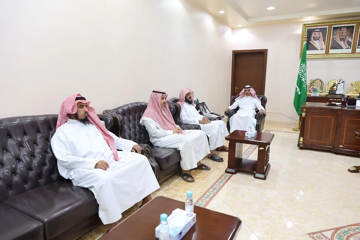 "محافظ الزلفي" يلتقي رئيس جمعية "فزعة" للإغاثة والإنقاذ ويشيد بجهودها التطوعية