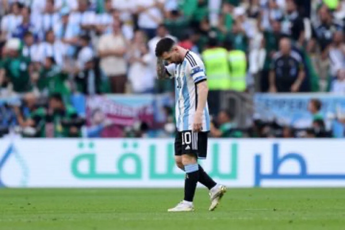 صحف العالم تتحدث "سعودي".. مباراة للتاريخ وهدف "عظيم" يصنع المجد لـ"السعوديين"
