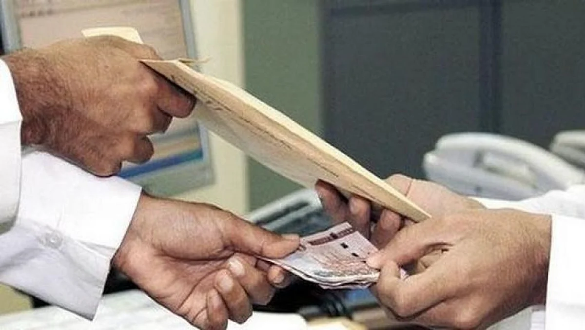 بعد الإيقاع بـ"قاضٍ".. السجن 10 سنوات والغرامة ينتظران "المرتشي".. وهنا تسقط العقوبة