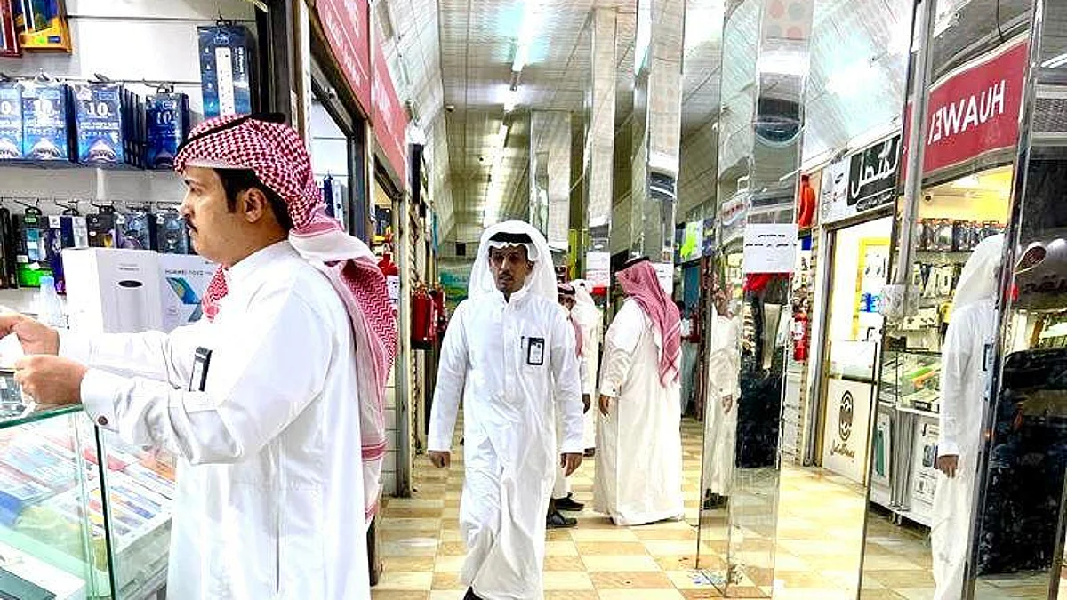فرع "الموارد البشرية" بنجران ينفذ حملات تفتيشية على محال الجوالات