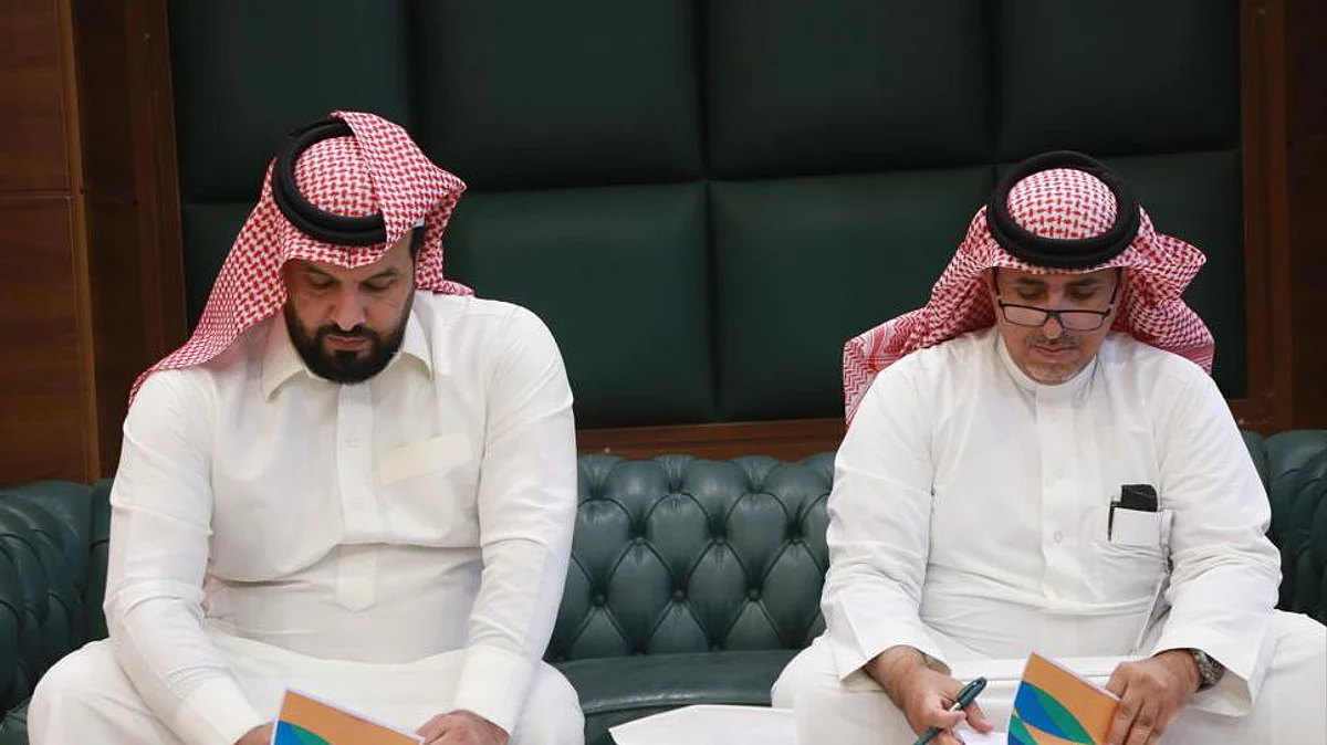 توقيع اتفاقية بين "الموارد البشرية" بالرياض ونادي الإعاقة لتدريب ورعاية موهوبي التأهيل المهني