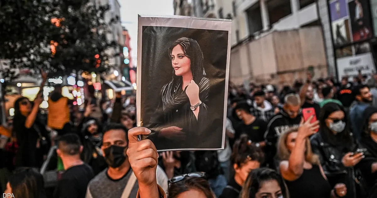 إيران تحكم بإعدام متظاهر شارك في احتجاجات مهسا أميني
