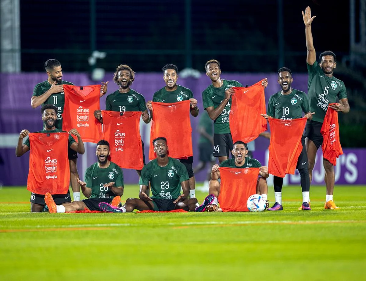 الأخضر يواصل تدريباته في قطر استعداداً للقاء الأرجنتين بكأس العالم