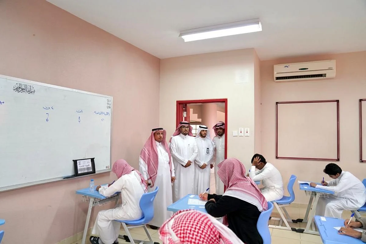 200 ألف طالب وطالبة يؤدون اختباراتهم بكل يسرٍ وسهولة في الطائف