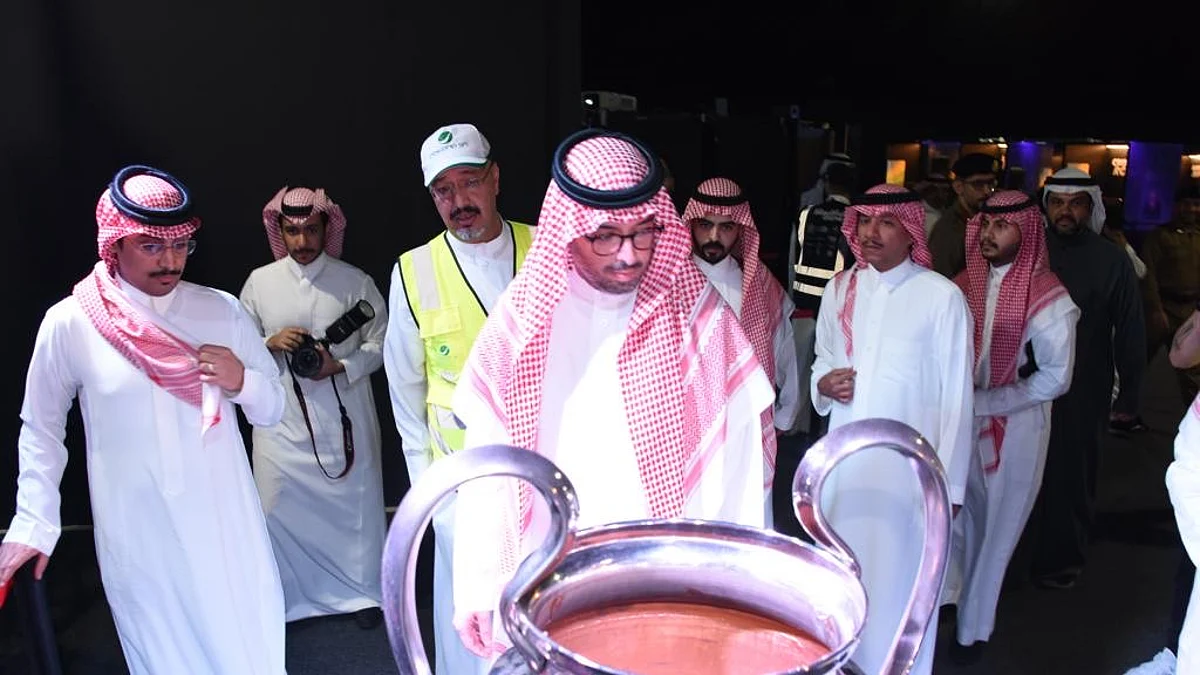 محافظ جدة يفتتح معرض "اللعبة الجميلة لكرة القدم" في الواجهة البحرية
