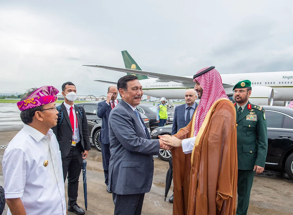 ولي العهد يغادر جمهورية إندونيسيا