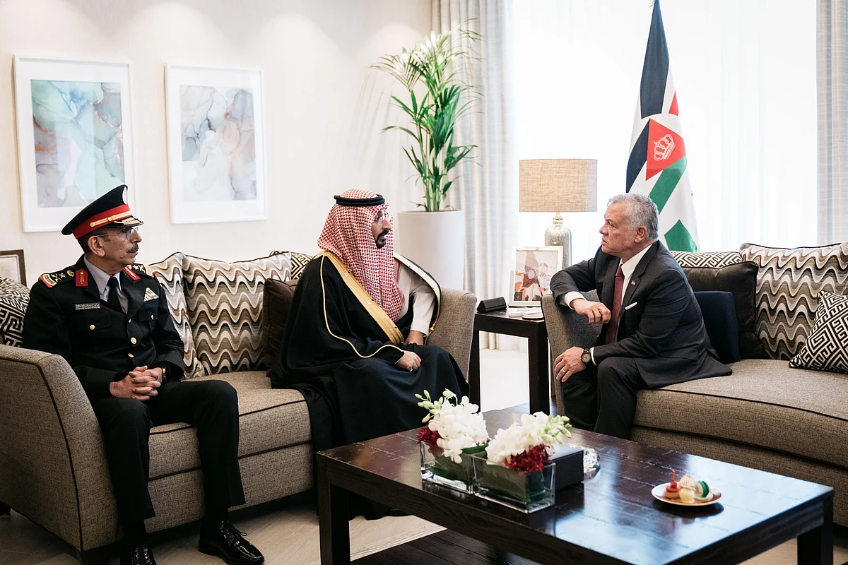 وزير الحرس الوطني يستعرض مع ملك الأردن العلاقات التاريخية وسُبل تطويرها