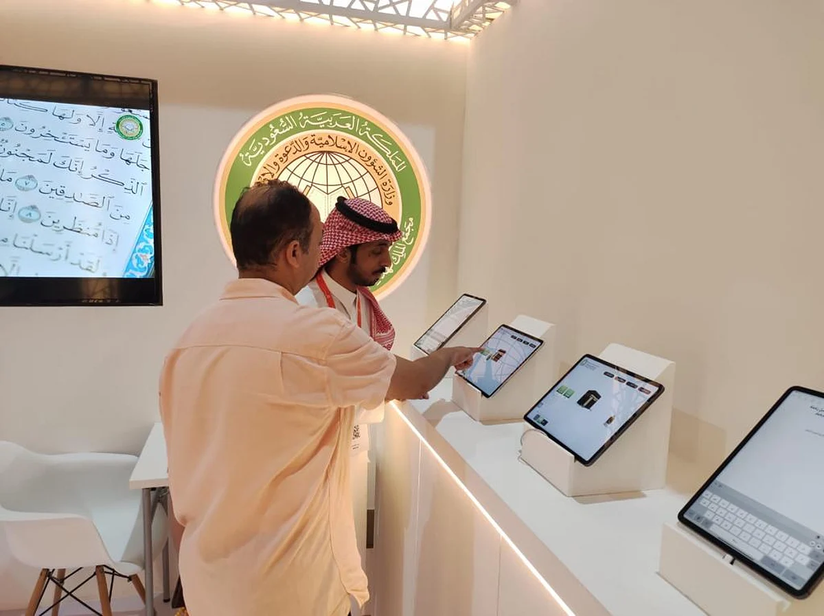 بالصور.. جناح "الشؤون الإسلامية" يستقبل زوار معرض الشارقة الدولي للكتاب 2022