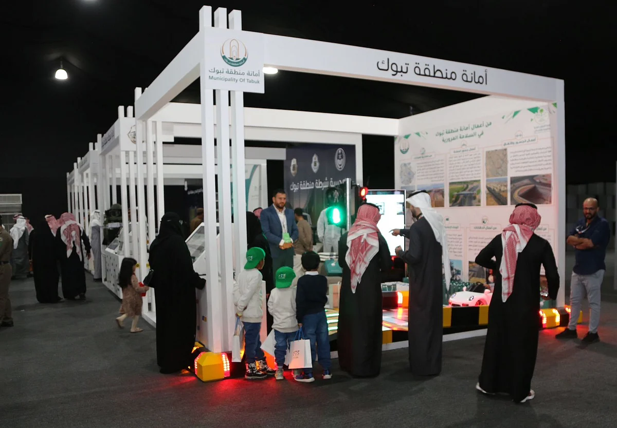 "أمانة تبوك" تُشارك في معرض مستقبل "السلامة المرورية"