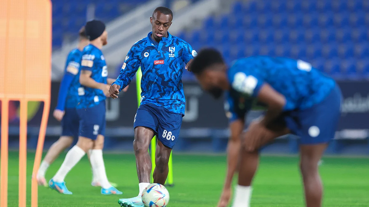 "الهلال" يستعيد قوته الدفاعية قبل الديربي المرتقب