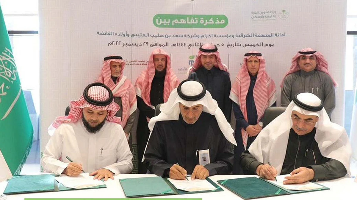 "سعد العتيبي" يتبرع بـ 100 مليون لمشروع خيري.. و"وزير الشؤون البلدية": يستحق الشكر والثناء