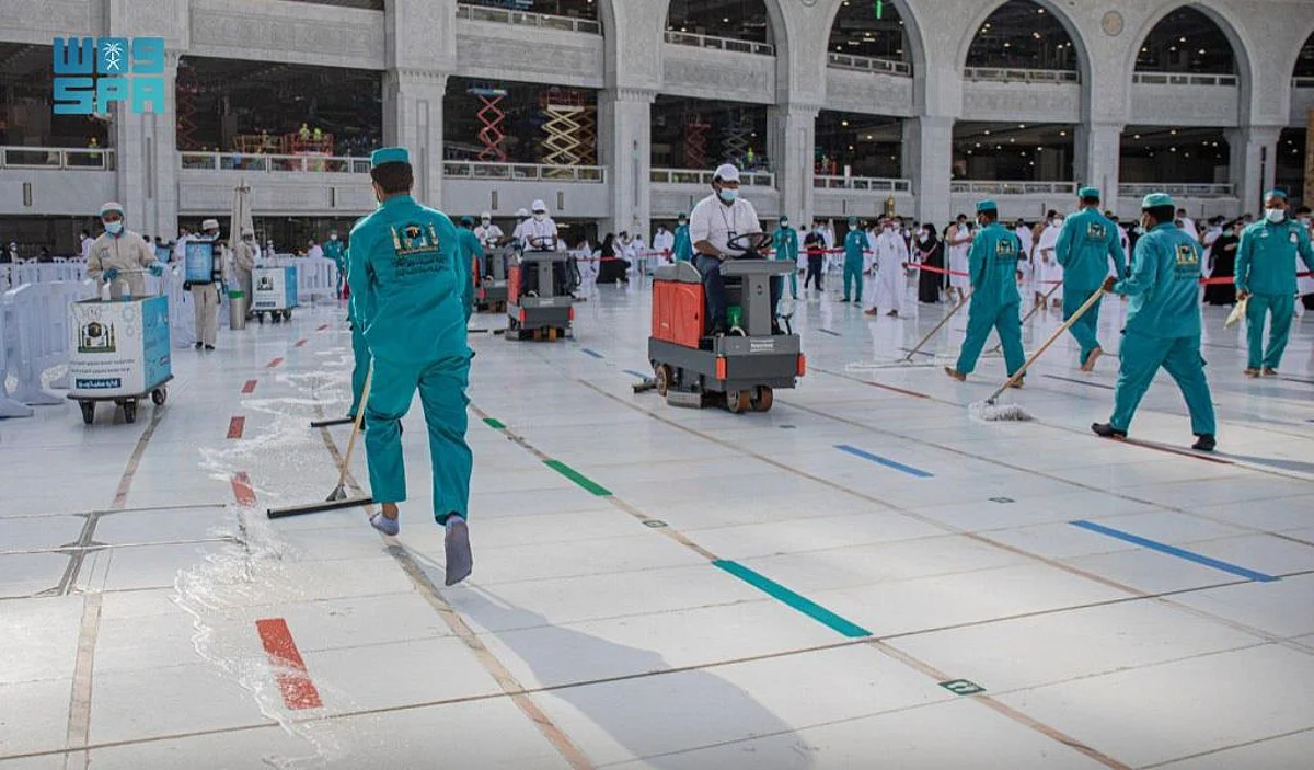 تطويف وتطهير وإرشاد مكاني.. خدمات "شؤون الحرمين" في 24 ساعة