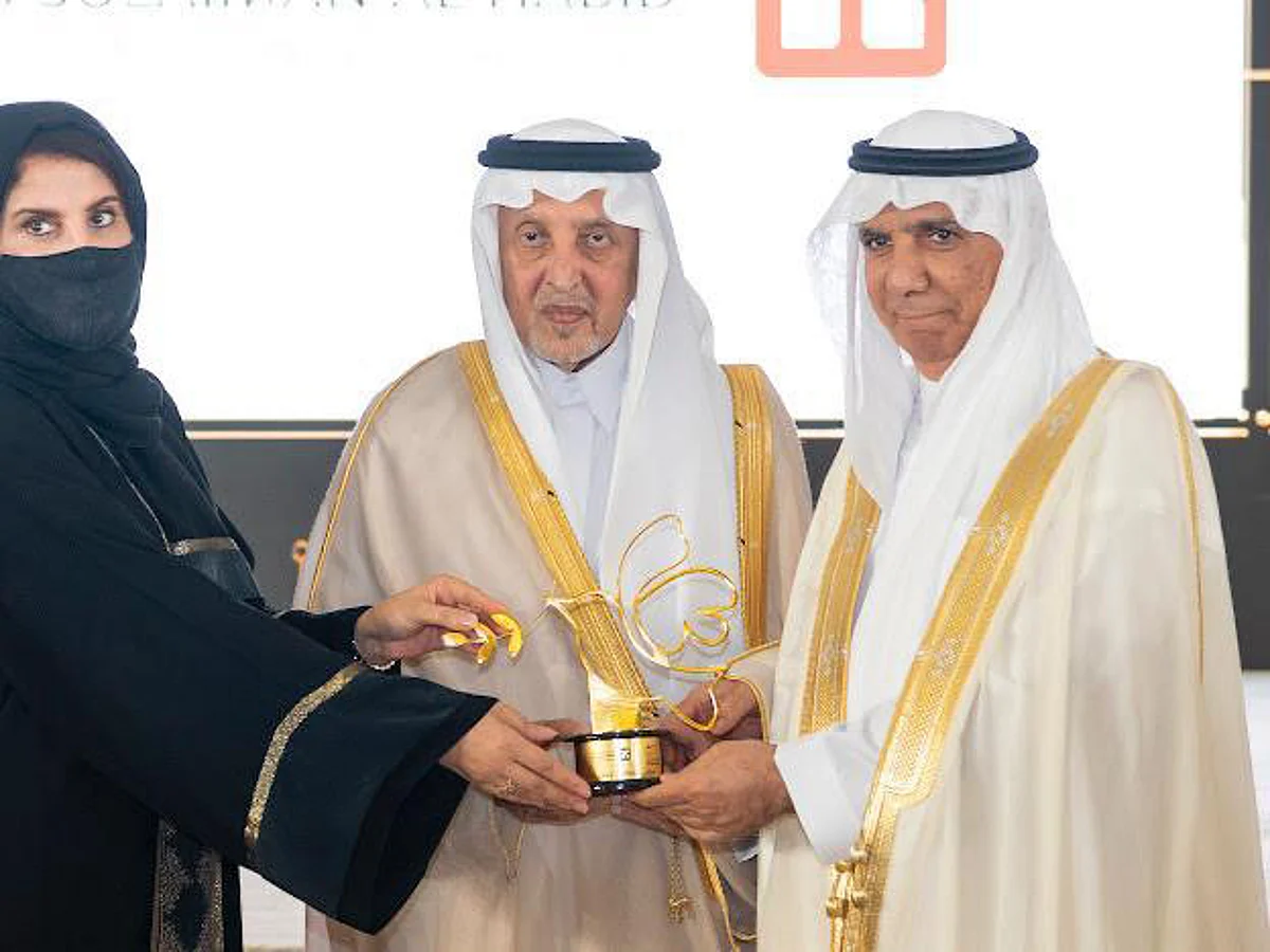 أمير مكة المكرمة يُكرّم الدكتور سليمان الحبيب