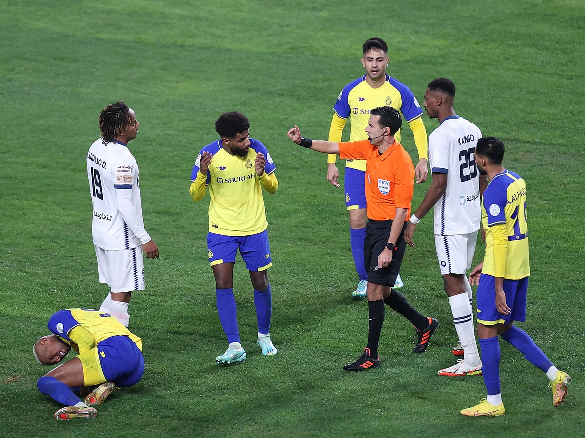 جانب من لقاء النصر والهلال