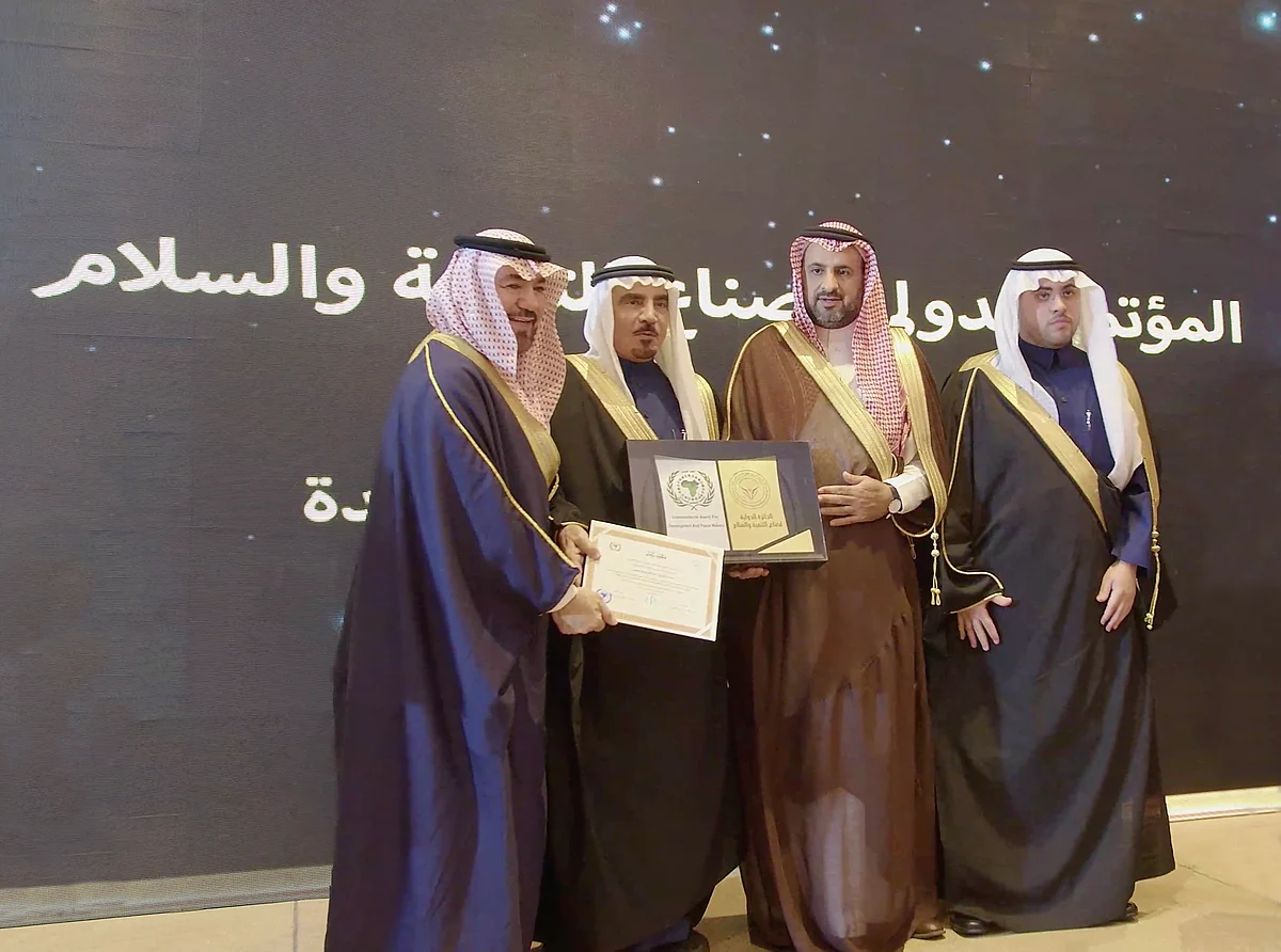 عبدالله العثيم خلال تكريمه