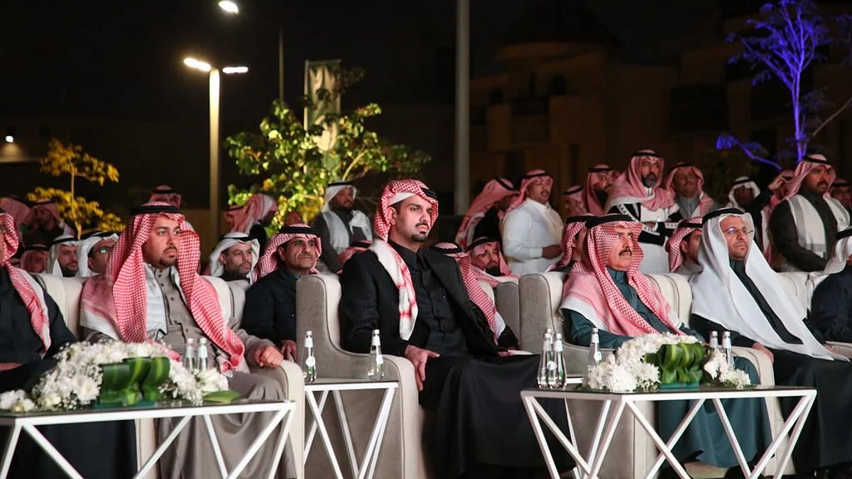 الأمير فيصل بن عبد العزيز بن عياف خلال افتتاح الحدائق