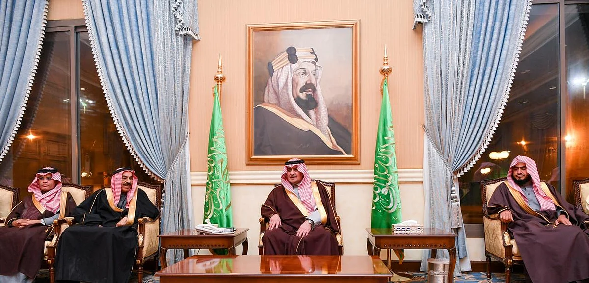 فهد بن سلطان في اللقاء الأسبوعي