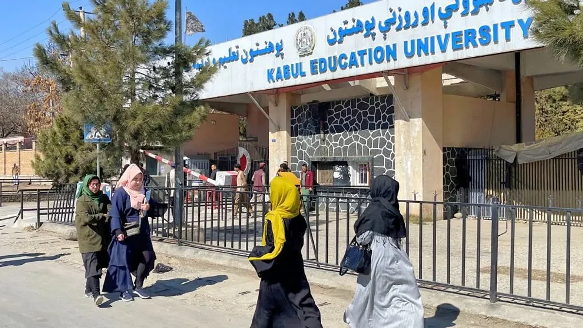 طالبان تمنع النساء من العمل في المنظمات المحلية والأجنبية غير الحكومية