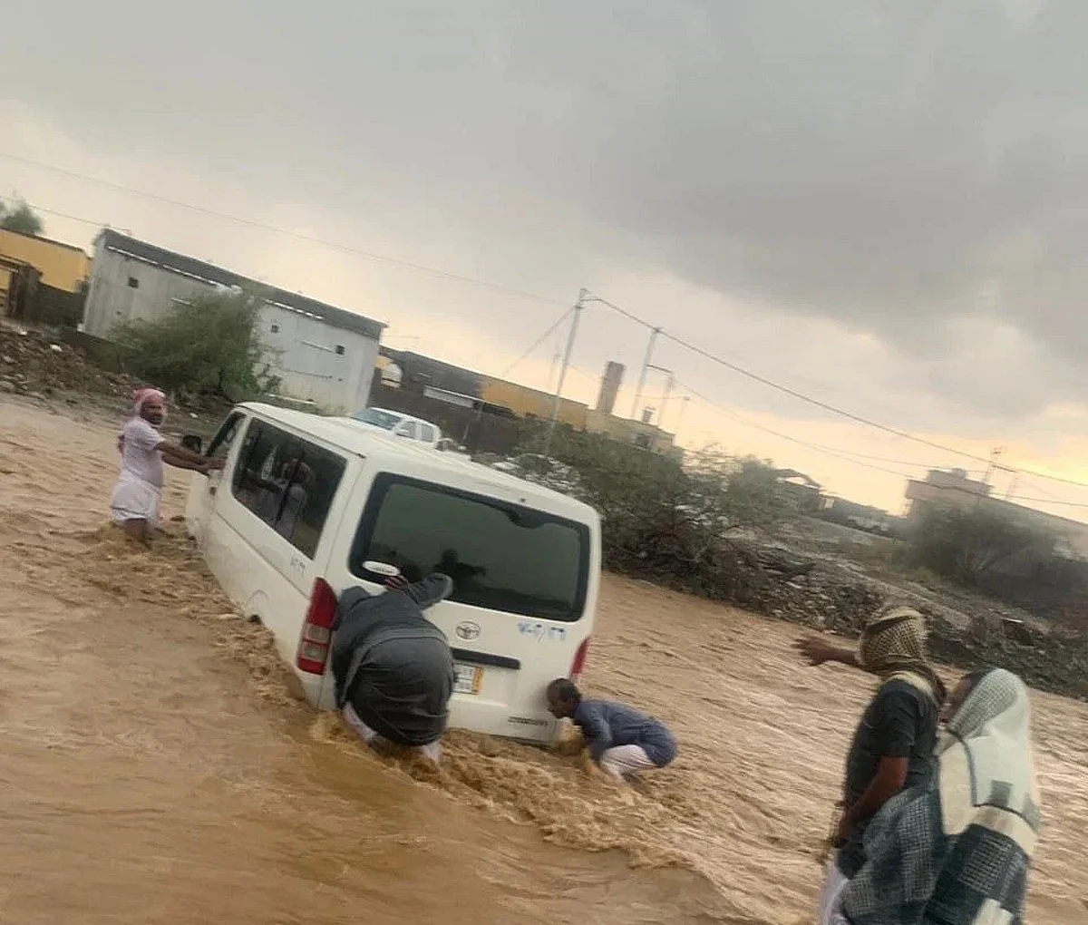 ما بين "الحمد لله على السلامة ومعوض بخير" يعيش سكان "مليحة" بعد كل رشة مطر.. و"سبق" تفتح الملف مجددًا