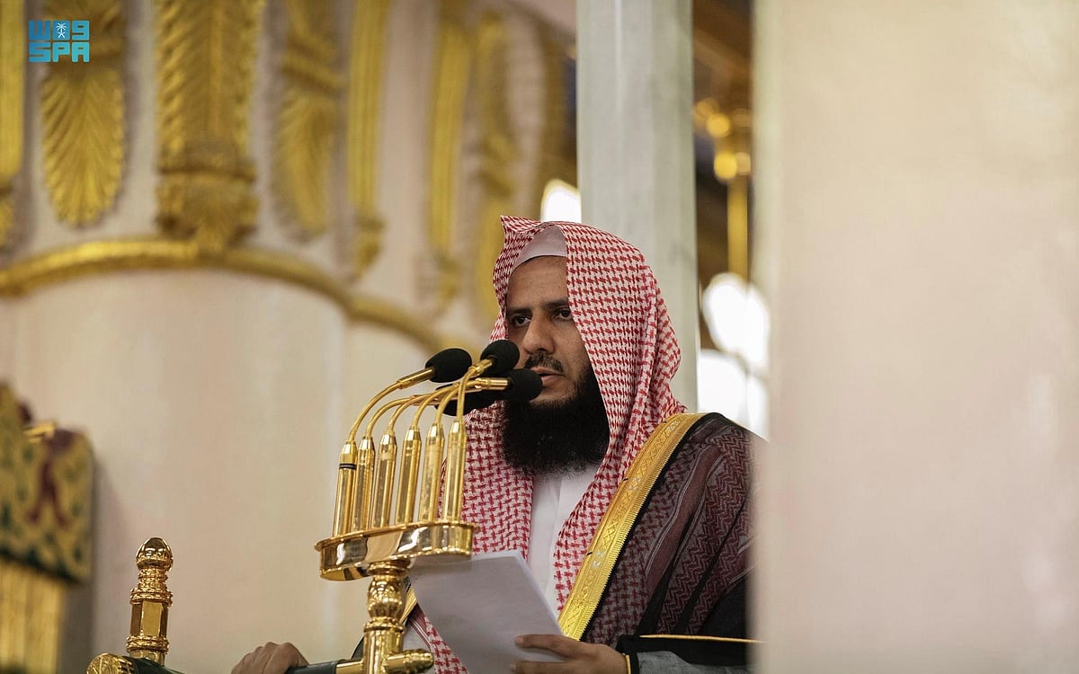 إمام وخطيب المسجد النبوي خالد بن سليمان المهنا